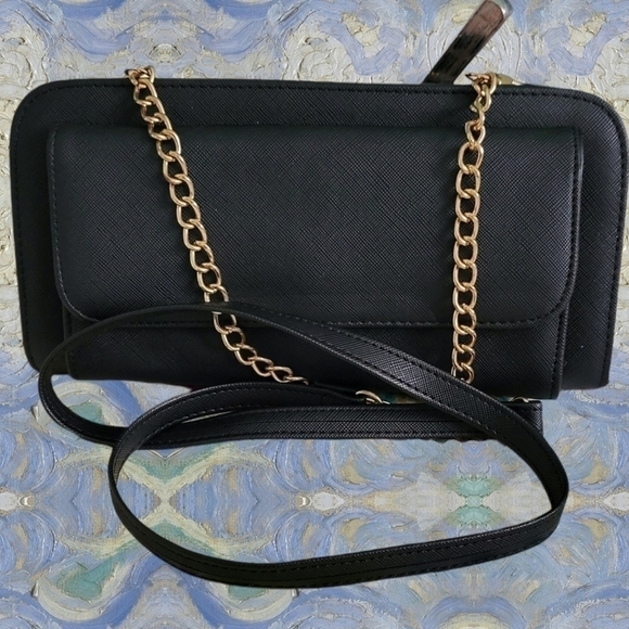 Handbags - 🟢$10 Black Crossbody Wristlet